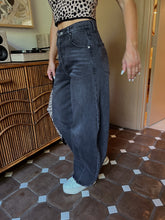 Load image into Gallery viewer, Tess Baggy Barrel Jeans - Black
