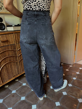 Load image into Gallery viewer, Tess Baggy Barrel Jeans - Black
